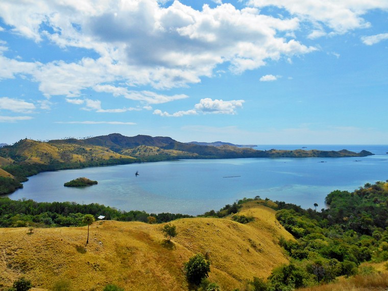 Bukit Cinta Labuan Bajo adalah tempat terbaik untuk menikmati keindahan alam. Sumber Indonesiakaya