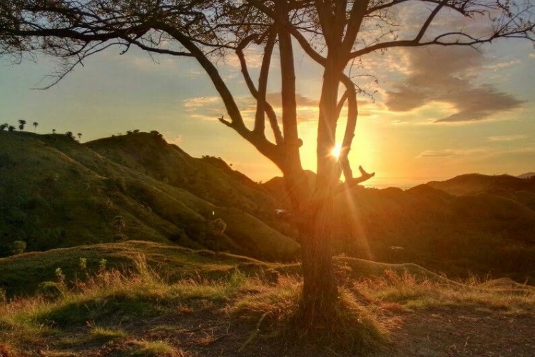 Keindahan sunset di Bukit Cinta Labuan Bajo. Sumber Pinterest